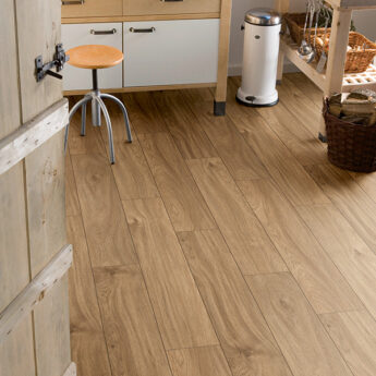 LAMINAT K338 HRAST CREDENZA 8/32 4V P+