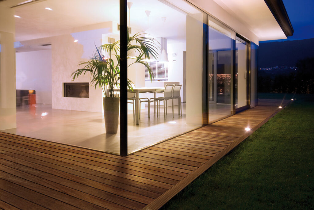 Opće upute za čišćenje i održavanje drvenih i kompozitnih vanjskih podnih obloga